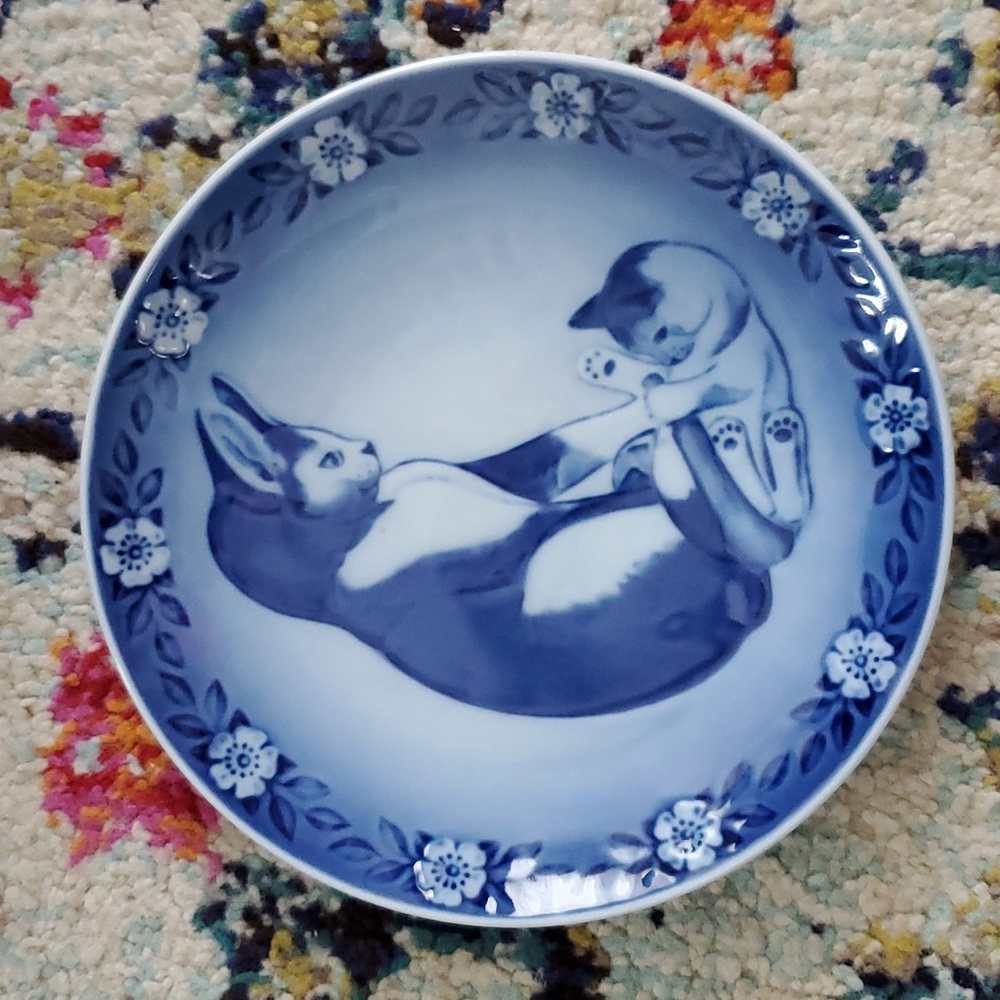 Vintage Plate Royal Copenhagen Porcelain 6 inch / Mother Kitten